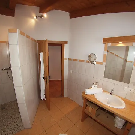 Bauernhof Leneler Farm stay Arzl im Pitztal