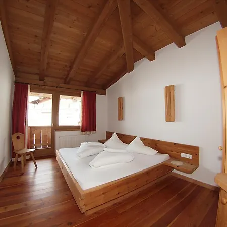 Farm stay Bauernhof Leneler Arzl im Pitztal